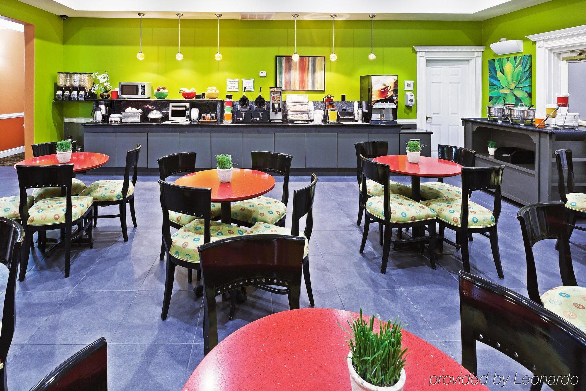 Hotel La Quinta By Wyndham Airport 3*